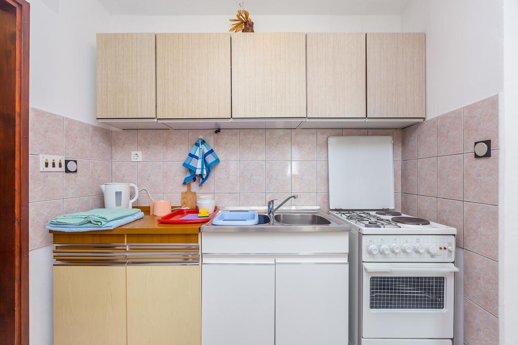 Apartments Nevenka Кърк Екстериор снимка